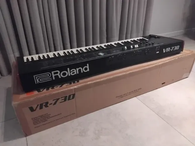 Roland VR-730
