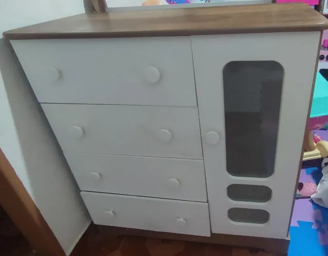Cômoda infantil, mamadeira Avent Grátis 