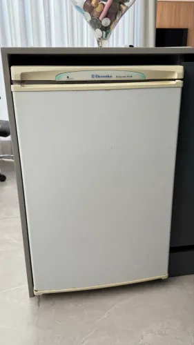 Frigobar Electrolux R130 - 110v