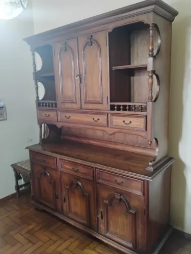 Conjunto mesa de jantar com 6 cadeiras e buffet com cristaleira em imbuia