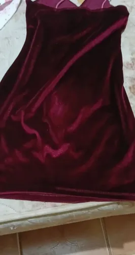 Eu quero vender o vestido vermelho eu só usei uma vez