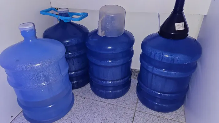 Galões de água