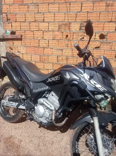 Vendendo xre 300 perfeito estado celada legalizada valor 28 mil