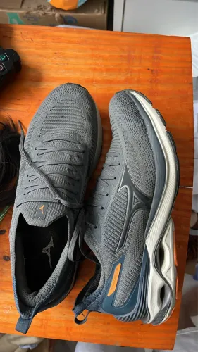 Mizuno novo , sem marca de uso , usado apenas 1 vez