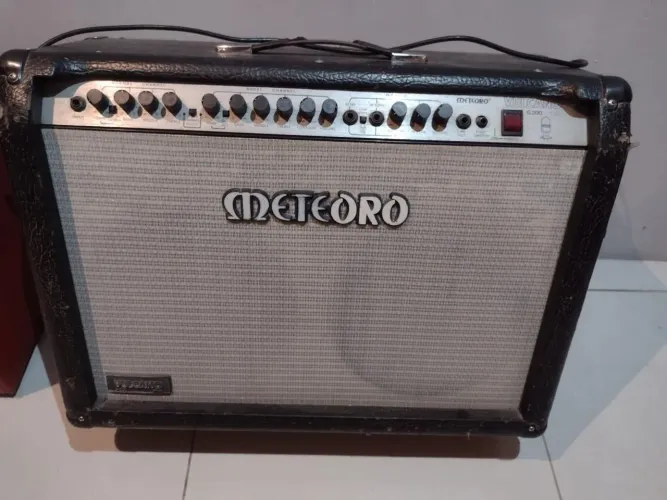 Cubo de guitarra meteoro