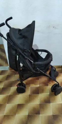 Vendo Carrinho De Bebê, Dobrável. Marca VOYAGE Em Bom Estado..