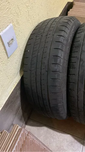 Vendo um pneu em bom estado 