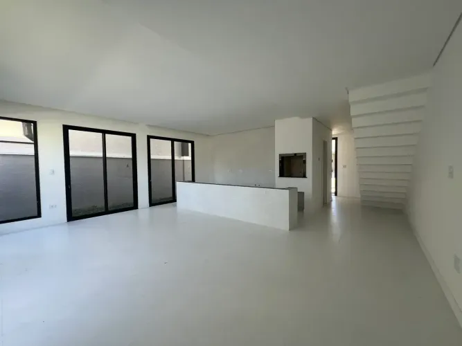 Aluguel  Casa Nova em Condomínio de Alto Padrão  Bairro Santa Cândida, Curitiba