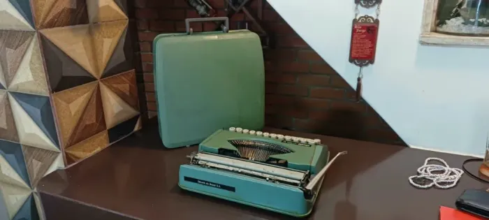 Máquina de escrever Olivetti LETTERA 82