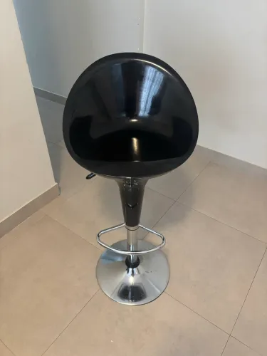 Par de Banquetas Pretas com Regulagem de Altura