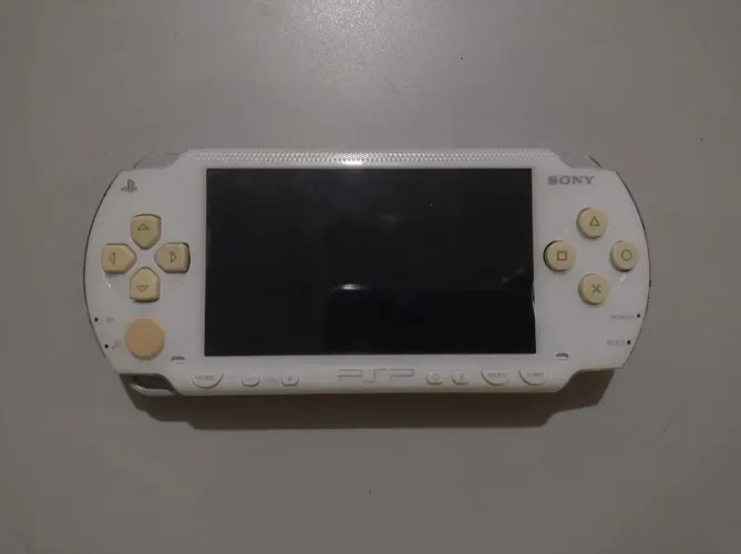 PSP 1001 Ceramic White (Modelo Japonês)