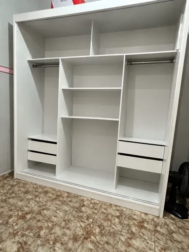 Guarda-roupa casal