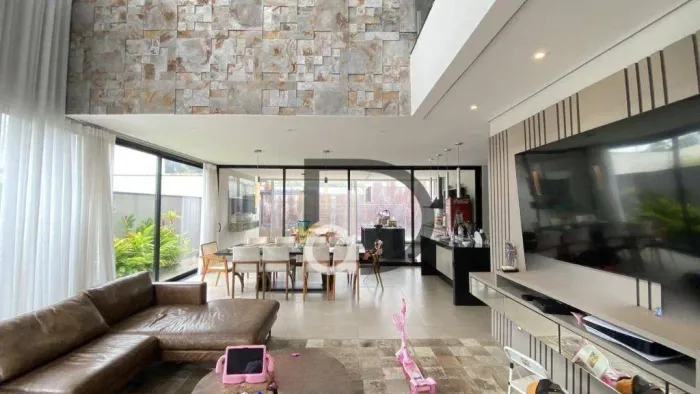 Casa com 4 quartos à venda, 300 m² por R$ 2.500.000 - Condomínio Cedro do Líbano - Valinho