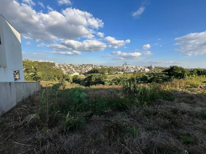 Terreno à venda no bairro Desbravador, Chapecó