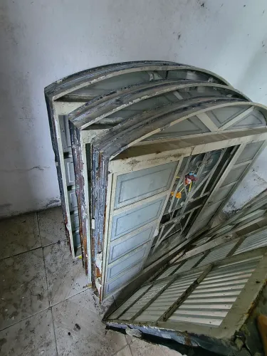 JANELAS E PORTAS FERRO E ALUMÍNIO 