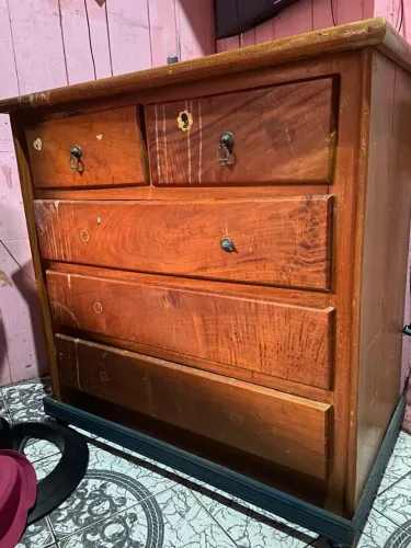 Vende-se essa cômoda de madeira