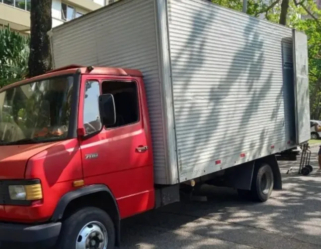 Frete e mudanças disponíveis sábado e domingo 