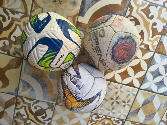 Bolas de futebol campo