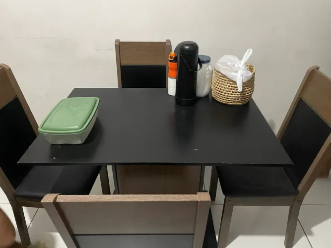 Mesa com cadeiras 4 lugares