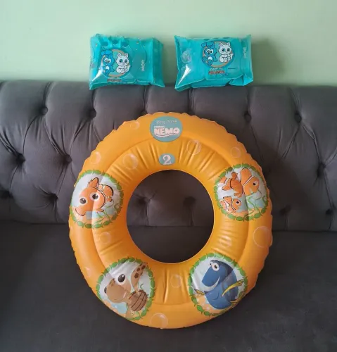 Bóia de braço e bóia redonda infantil