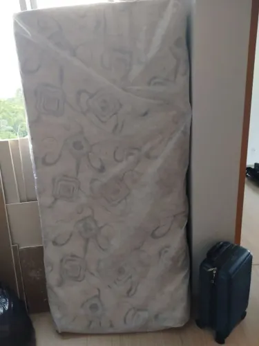 Colchão solteiro com capa 