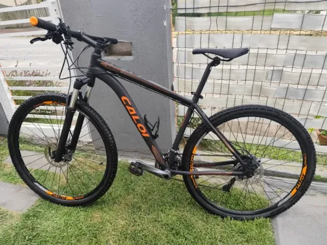 Bicicleta CALOI MOAB aro 29 suspensão ROCK SHOX e conjunto Alivio