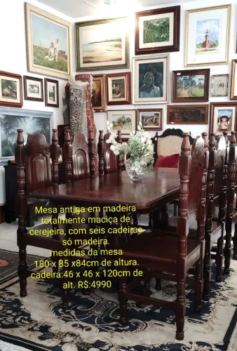Sala de jantar antiga com seis cadeiras de madeira 100% maciça