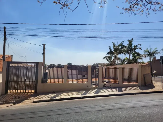 Terreno à venda Jaboticabal/Bairro Aparecida