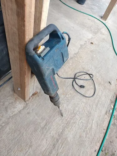 Vendo, martelete rompedor profissional da Bosch 11.