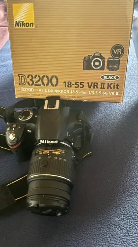 Máquina fotográfica NIKON 3200