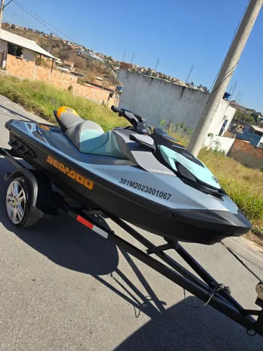 SEADOO GTI 170 ZERO SEM DETALHES 80 HRS 2° DONO COM CARRETINHA REVISADA PEGAR E NAVEGAR