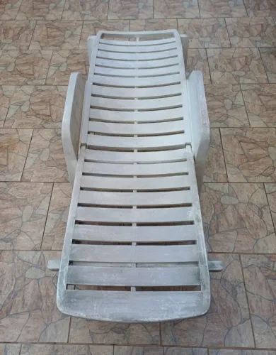 Espreguiçadeira de plástico