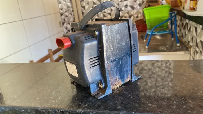 Transformador / Autotransformador 110V para 220V - Funcionando