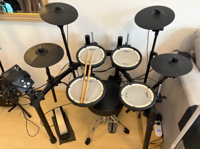 Bateria eletrônica Roland td 01