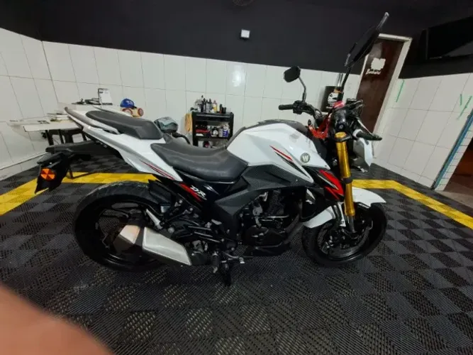 Moto Suzuki Haujoe DR 160