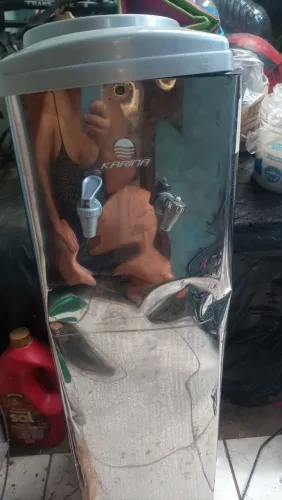 Vendo bebedouro marca Karina 110v para retirada de peças.