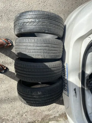 Vendo 4 pneus 185/35/R 17 ou troco por 185/40