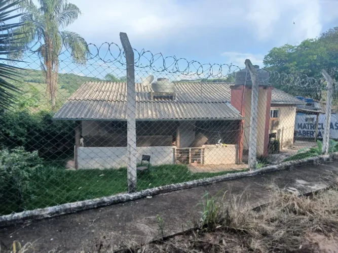 VENDO OU TROCO POR CASA EM ALFENAS