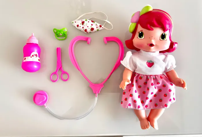 Boneca Moranguinho Baby dodói - faz xixi