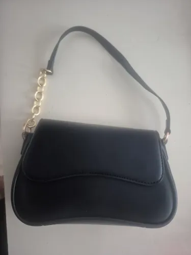 Bolsa baguete preta com corrente 