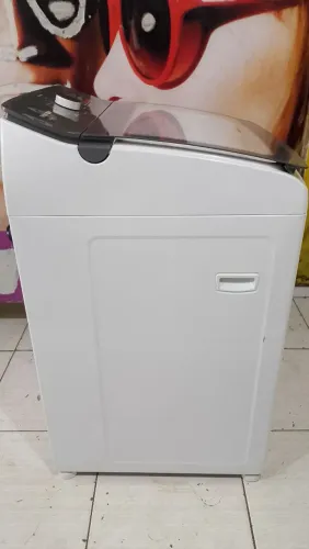 Vendo máquina de lavar roupa Brastemp 14kg com garantia 900,00 reais.