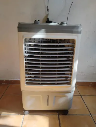 Climatizador Ventisol 35L em bom estado pouco usado.