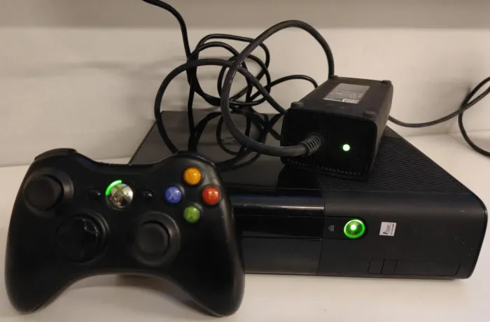 Xbox 360 Super Slim + HD Lacrado Original 500GB