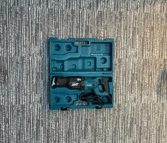 Serra Sabre Makita AVT Completa com Maleta - Excelente Estado