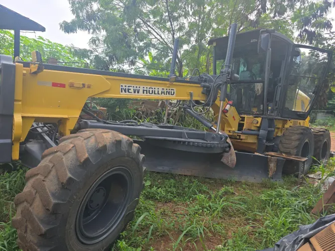 Motoniveladora New Holland RG200