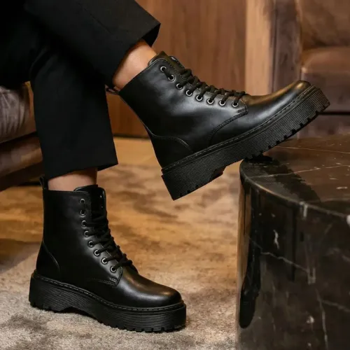 Vendo Coturno Preto FEMININO Tratorada Solado Borracha