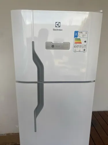 Geladeira eletrolux semi nova