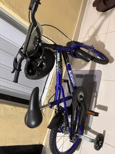 Vendo essa linda bicicleta, aro 16 azul R$ 500,00