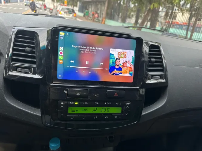 Multimídia CarPlay sem fio com moldura Hilux 2012 a 2015