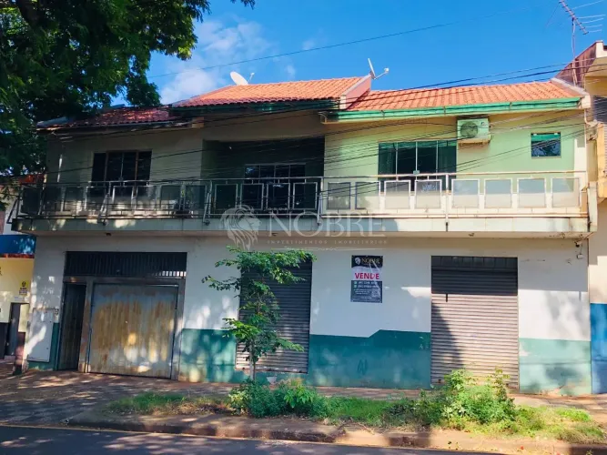 Salão comercial com apartamento na Av. São Domingos